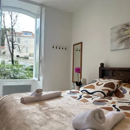 Palais T2 300m De La Parking En